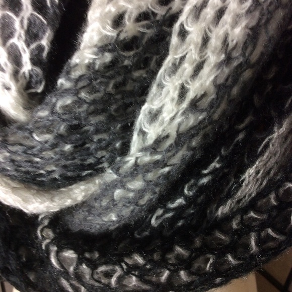 ❤️Apt. 9 Black, Gray & White Infinity Scarf! - Picture 2 of 3